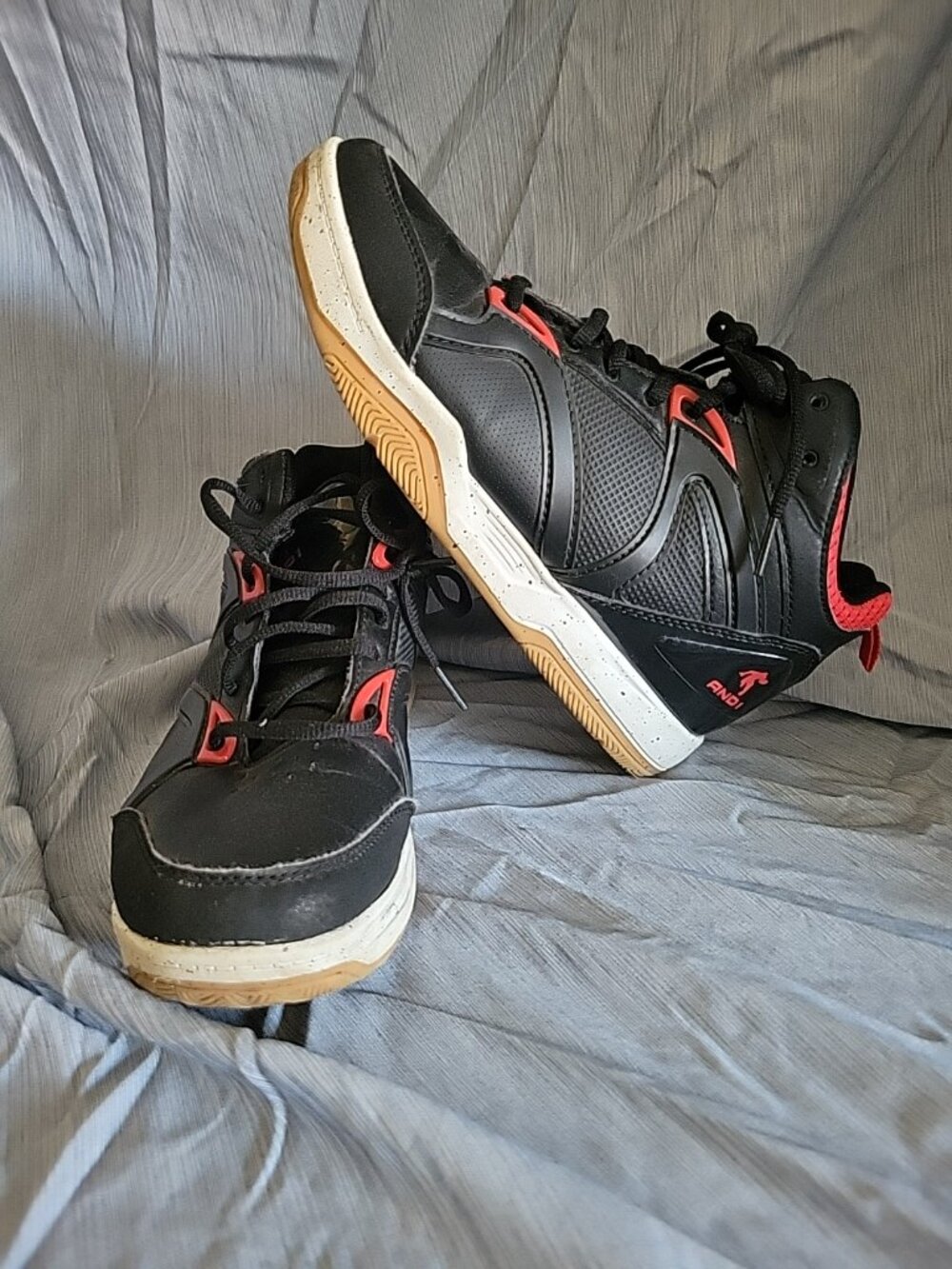 Boy's AND1 ASSIST 5.0 Black Red Sneakers Mid-Top Athletic Shoes Size 6